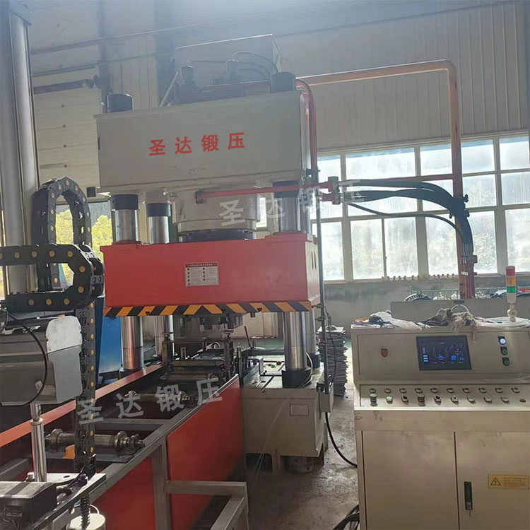 630噸三梁四柱液壓機(jī) 630噸三梁四柱液壓機(jī)